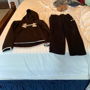 Girls size 6 under armor jogging suit